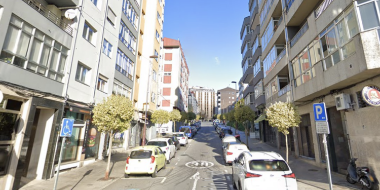 Detenido en Vigo tras golpear el coche de su pareja con ella dentro y tirarla al suelo