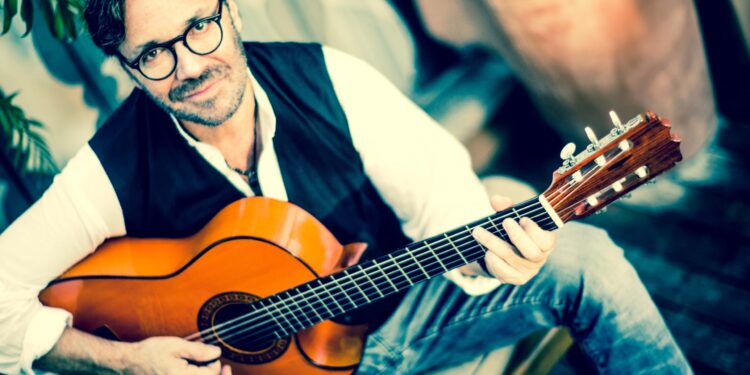 Los conciertos del Xacobeo traen a Vigo a un guitarrista legendario