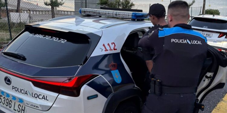 Detenido en Sanxenxo un joven tras entrar en la propiedad de un vecino y amenazarlo con una navaja
