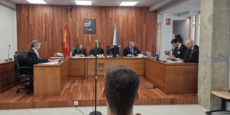 Un acusado de violar a una joven en Vigo asegura que mantuvo relaciones consentidas previas y niega la agresión