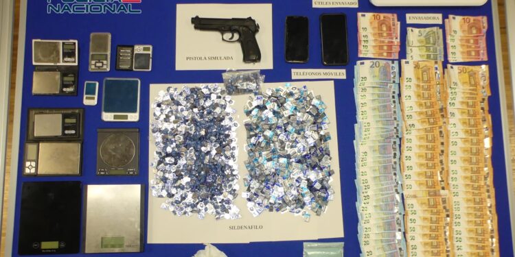 Cinco detenidos en Vigo con heroína, cocaína y 10.000 pastillas usadas como potenciadores sexuales