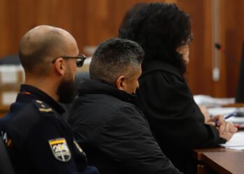 El acusado de asesinar a un okupa con el que convivía apunta a un tercero que estaba «cabreado» con la víctima