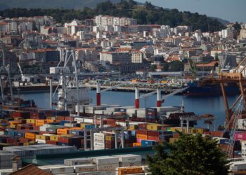 Concluye sin éxito el registro de un mercante en el Puerto de Vigo en busca de droga