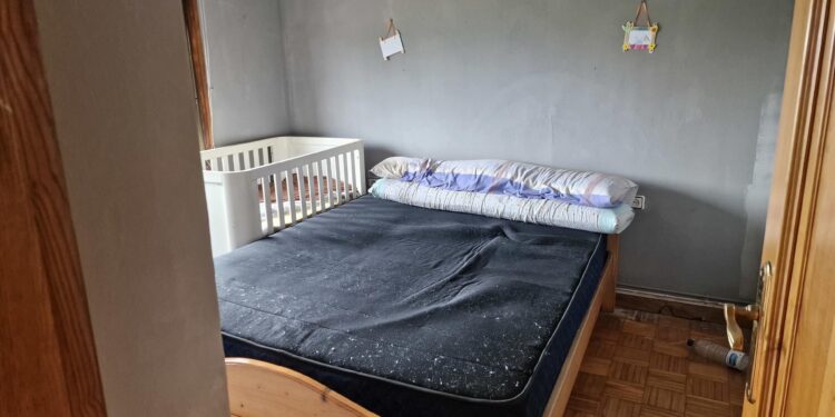 Arremeten contra una periodista en el tercer intento de desalojo de una casa ocupada en Vigo