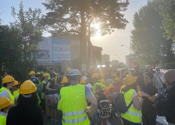 Protesta en un colegio de Vigo por el mal estado del techo: «Hasta que se caiga no lo van a arreglar»