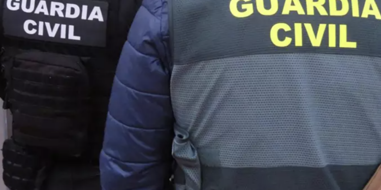 Investigan la aparición de dos personas calcinadas en el interior de un vehículo en Campo Lameiro