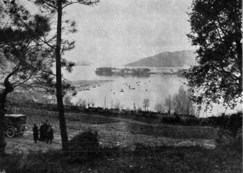 La llegada de la fragata Abella siembra la alarma en la población gallega