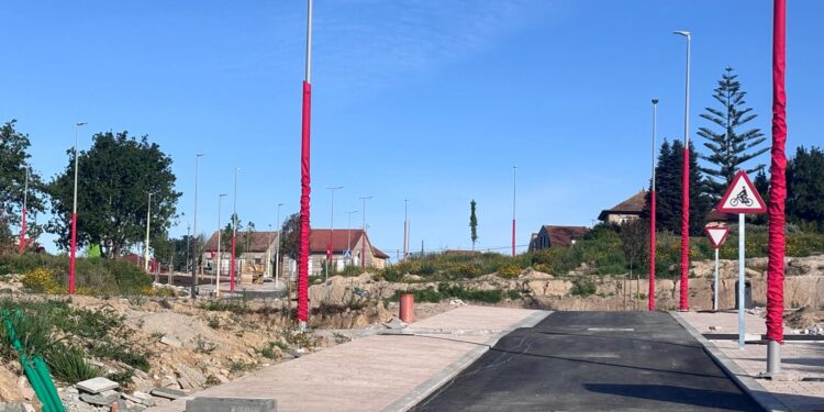 Tímido paso para avanzar en la ampliación de Navia mientras el megacontrato sigue sin dueño formal