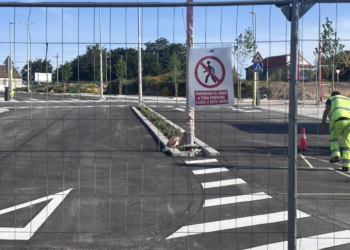 Tímido paso para avanzar en la ampliación de Navia mientras el megacontrato sigue sin dueño formal