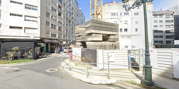 Condenada una constructora a pagar 14.000 euros a una mujer que se cayó en el centro de Vigo