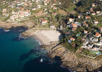Un espectacular chalet a pie de playa en Vigo se transformará en un exclusivo complejo con 5 viviendas y piscinas