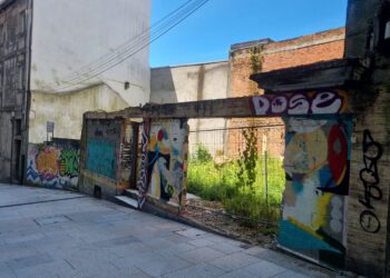 Fin al abandono de cuatro parcelas en pleno Casco Vello de Vigo: serán 5 viviendas (dos dúplex) con jardín privado