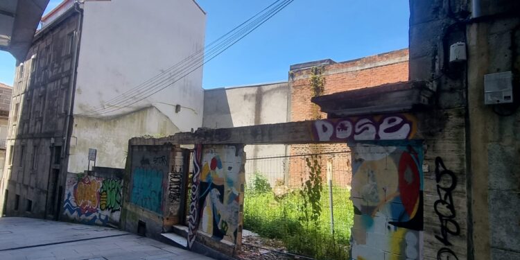 Fin al abandono de cuatro parcelas en pleno Casco Vello de Vigo: serán 5 viviendas (dos dúplex) con jardín privado