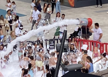 Fiesta de la espuma y un gran bingo para dar la bienvenida al verano en Vialia Vigo