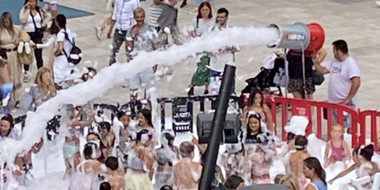 Fiesta de la espuma y un gran bingo para dar la bienvenida al verano en Vialia Vigo