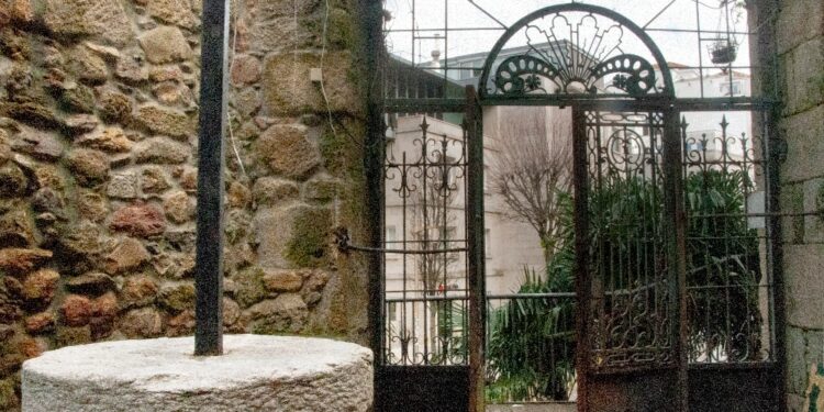 Vuelve uno de los rincones míticos del Casco Vello de Vigo: el inolvidable Bohemia resurge como Cepas Vellas