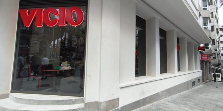 Desvelado el misterio: las smash burger de moda eligen una calle noble del centro de Vigo