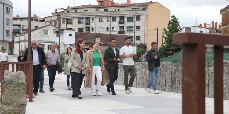 La humanización de la Rúa da Forca en Salvaterra transforma el espacio público