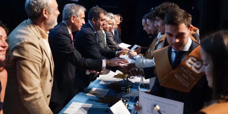 Román Rodríguez destaca el talento y la preparación del alumnado de Ingeniería Industrial que se gradúa en la UVigo