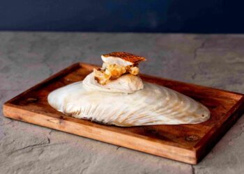 Un chef de Vigo busca el título de mejor cocinero con la tapa ‘Ondas no mar’, homenaje a su abuelo marinero