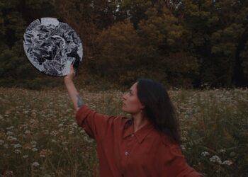 Lina L. From Our Mind te invita a «Reconocerme»: una exposición que rompe esquemas