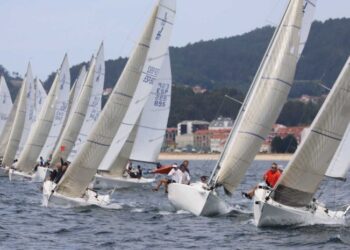 El Okofen triunfa en la ría de Vigo