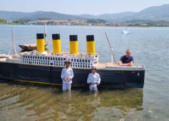 El Titanic (de Izan) navega las aguas del Miñor: un historia, esta vez sí, con final feliz
