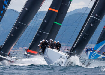 Ensayo perfecto en la ría de Vigo de los veleros de la «Fórmula 1» del mar