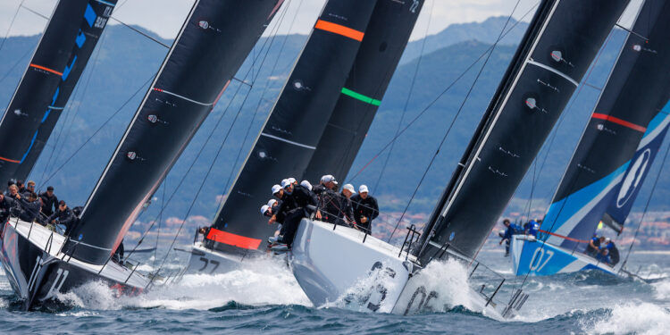 Ensayo perfecto en la ría de Vigo de los veleros de la «Fórmula 1» del mar