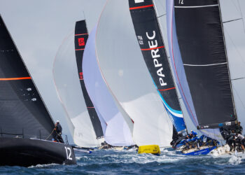El equipo italiano, el más novato de la flota, gran revelación de la «fórmula 1 del mar» de la Ría de Vigo