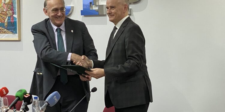 UVigo y Confederación de Empresarios de Pontevedra firman un acuerdo para impulsar la formación a medida