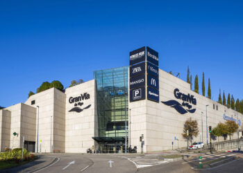 Gran Vía de Vigo se suma a la solidaridad y a la lucha contra el cáncer con la Andaina do Maúxo