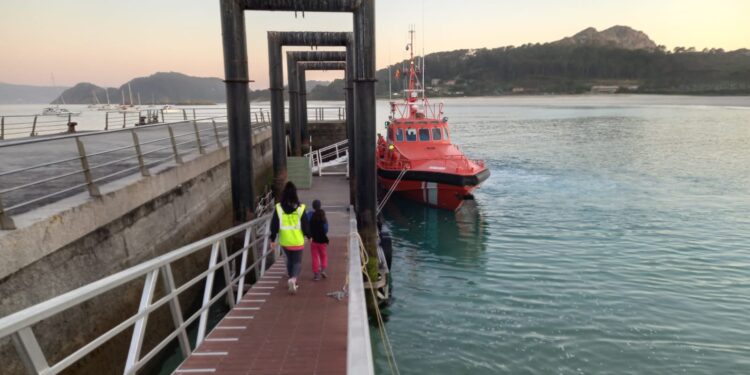 Evacuada una niña de 7 años de Cíes tras un corte en la cabeza