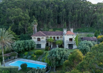 A la venta una espectacular (y escondida) villa con vistas al Océano y piscina infinita por 2,75 millones de euros