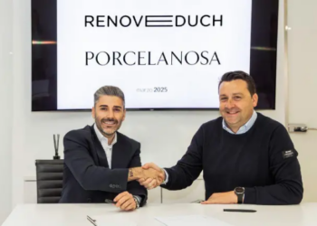 Porcelanosa y Renoveduch cierran un acuerdo estratégico para transformar el sector de las reformas de baño en España