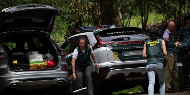 Investigan como presunto crimen machista la muerte de la pareja calcinada en un coche en Campo Lameiro