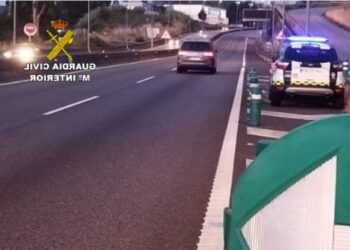 Investigan a tres personas por un ‘pique’ entre dos coches ‘cazados’ a 170 km/h en la A-55