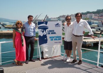 “Lobos de mar, montañas de valor”: el escritor vigués Pedro Feijóo deja su huella marinera en Beiramar
