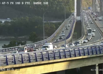 Retenciones en la autopista por un accidente en el puente de Rande