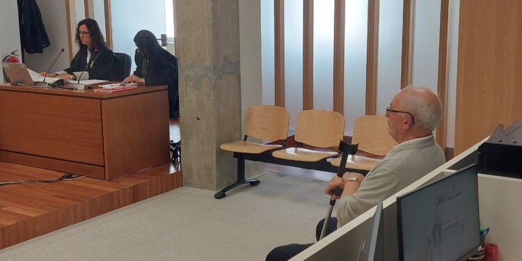 Un acusado de agredir a una joven en Gondomar dice que «jamás» la tocó y ella relata que le metió la mano en el pantalón