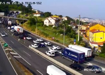 Colas kilométricas en la AP-9 a su paso por Vigo tras la avería de un vehículo