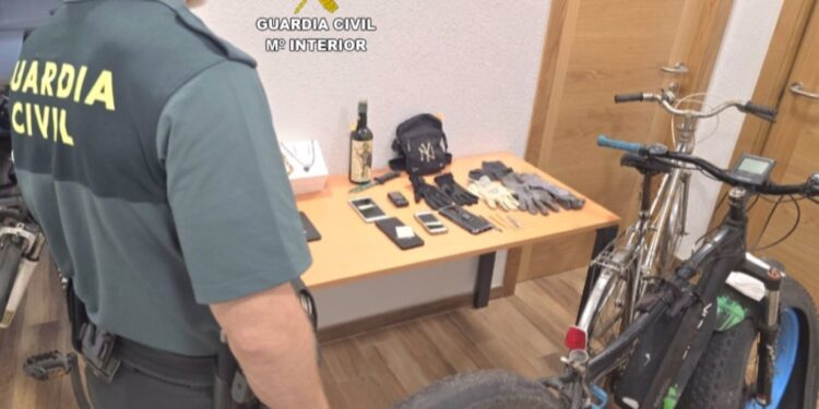 Detenido un vecino de Oia por varios presuntos robos con fuerza y hurtos