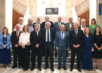 El deseo del conselleiro de Sanidade para el nuevo decano de Medicina de Santiago: que siga siendo el único de Galicia