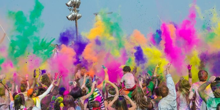 El paseo marítimo de Vigo acoge una gran fiesta Holi (gratis) con hinchables, música y animación para toda la familia
