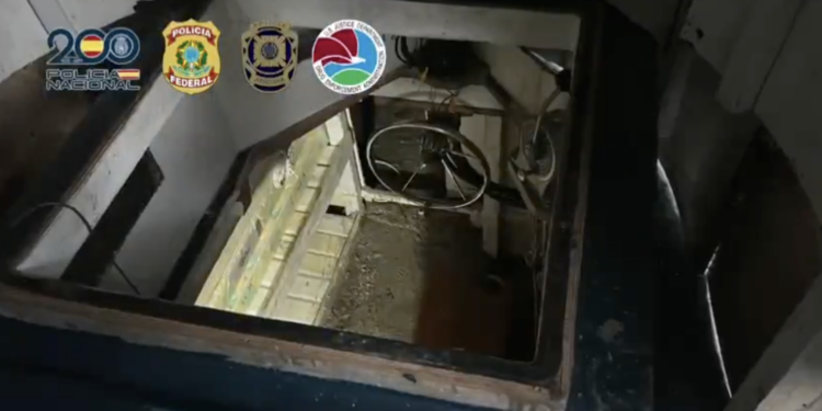 Interceptada en Brasil una embarcación semisumergible para transportar droga a las costas españolas