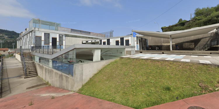 Detenido un monitor de la piscina de Marín por una supuesta agresión sexual a varias menores