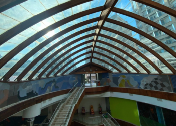 La Plaza Elíptica se transforma (por unos días) en un mercadillo para dar una segunda vida a tu ropa