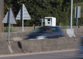 El radar de la Guardia Civil ‘caza’ a un conductor en Vigo circulando a 185 km/h en un tramo de 80