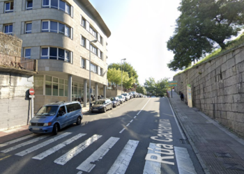 Detenido en Vigo por robar en dos vehículos tras romper las ventanillas con un trozo de baldosa