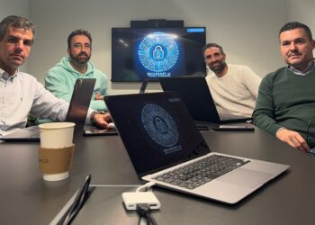 Dos policías locales de Vigo crean una app para hacer frente a la violencia machista